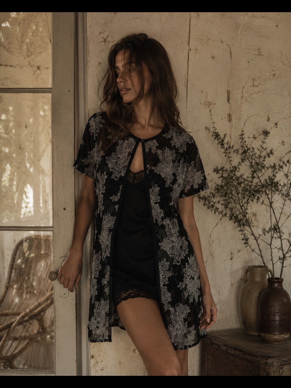 La Maison Simons , Contemporaine, Vintage  Sheer Floral Lace Overlay – Like New
